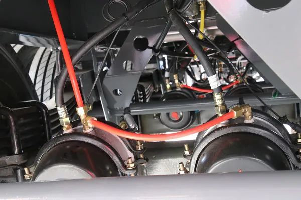 岳海滨：创新是“挂车后浪“义不容辞的责任