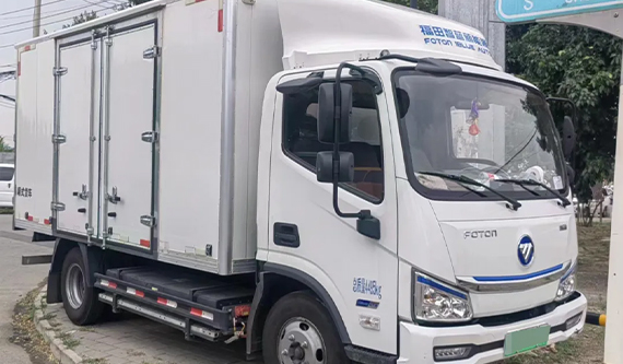 从油车到电车，从事搬家业务十几年，他只认欧马可