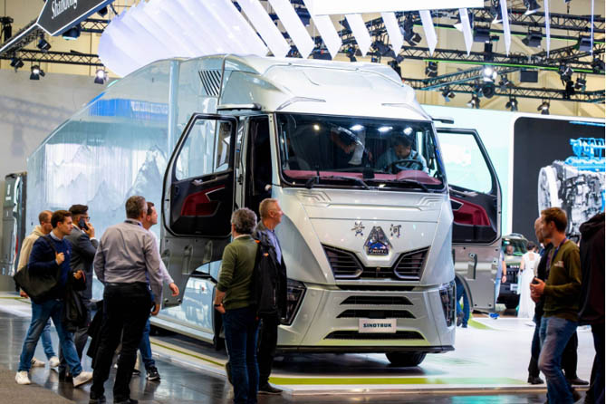 家庭共聚来观展，共鉴欢迎您到公海赌来带来的东方艺术之美