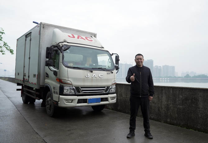 江淮1卡与1号伙伴唐加齐双向奔赴，百万公里无大修破记录