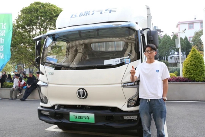 90后司机与飞碟EW5同行，跑出“稳稳的幸福” 