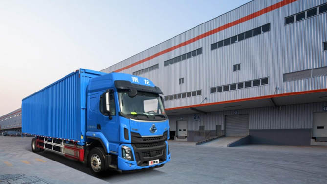 每公里0.8度电！乘龙H5纯电大单桥跑快递更高效